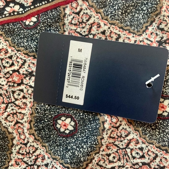 Lucky Brand 🍀 Medallion Tie-Front Tee - Picture 4 of 6